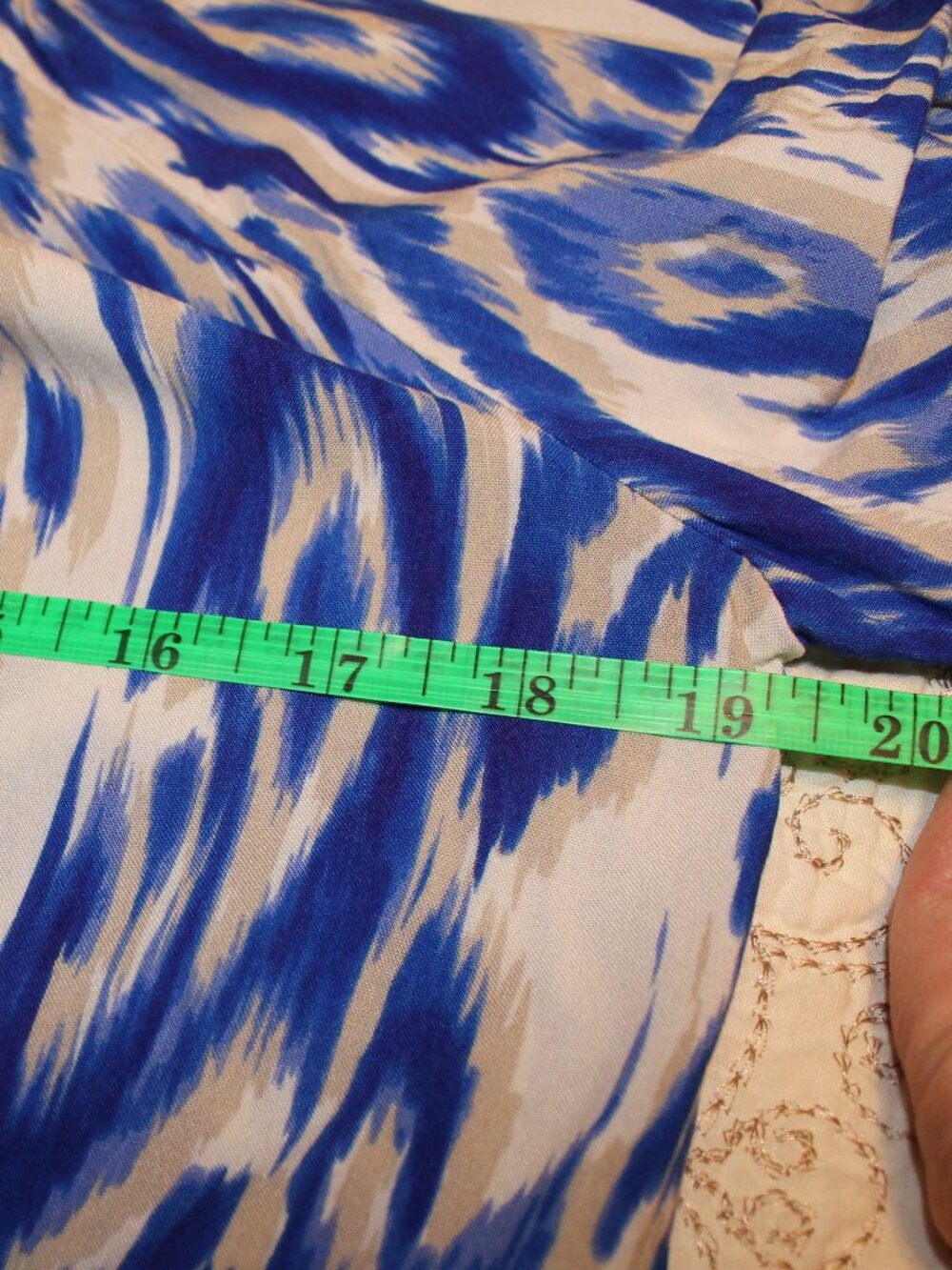 Vince Camuto off the shoulder blouse ikat Royal Azur blue - Picture 8 of 10